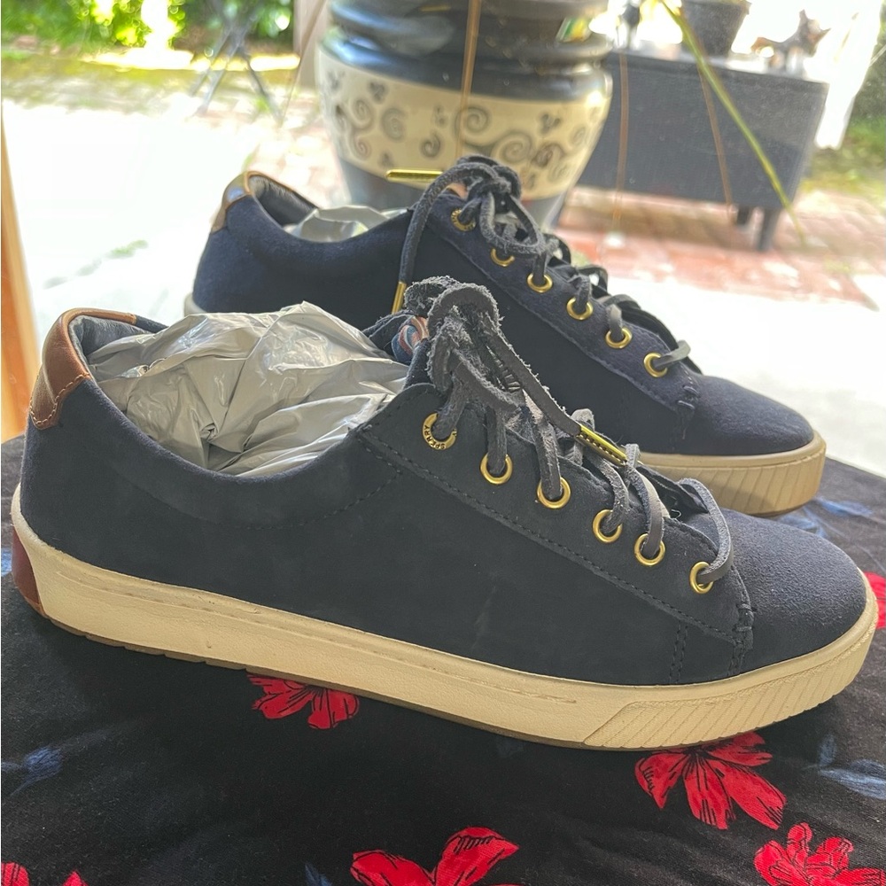 Sperry Anchor Plushwave LTT Shoes Navy Blue MINT Condition SneakersWomens 7.5 M